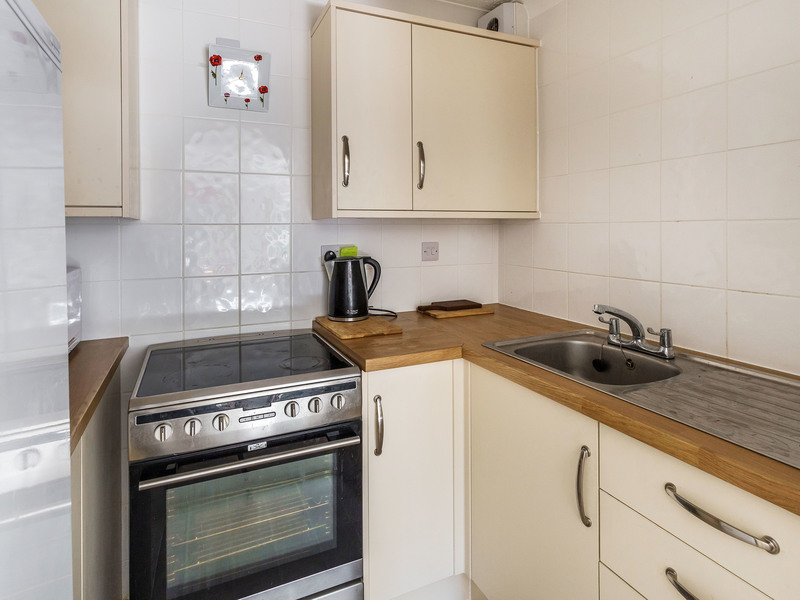 1 bed Apartment For Rent in Reigate, Surrey - 3