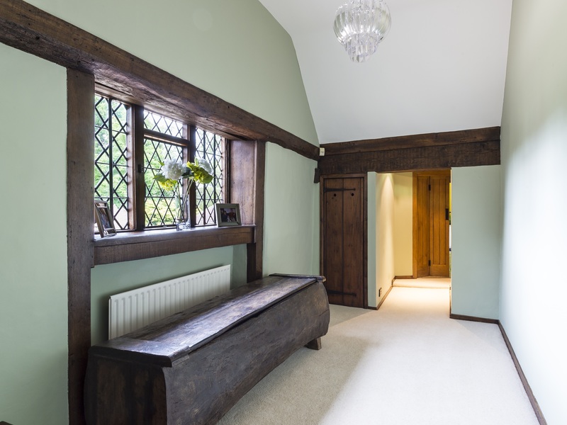 8 bed House - Detached For Rent in Dorking, Surrey - 3