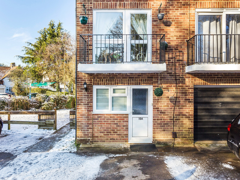 1 Bed Apartment To Rent in Warlingham