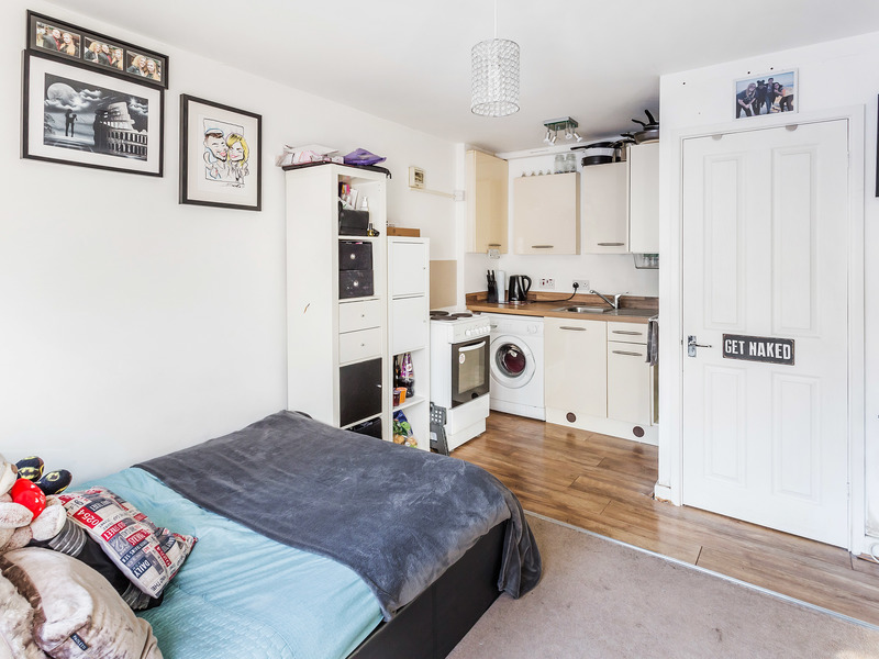 1 Bed Apartment To Rent in Warlingham