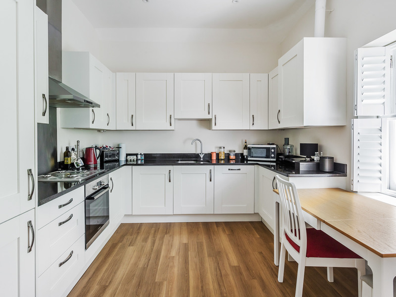 2 bed Apartment For Rent in Reigate, Surrey - 3