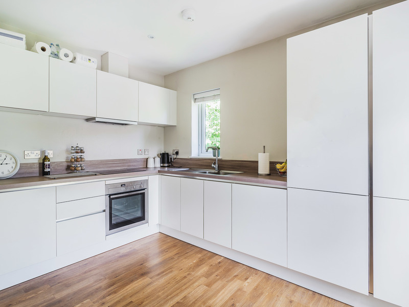 2 bed Apartment For Rent in Redhill, Surrey - 2