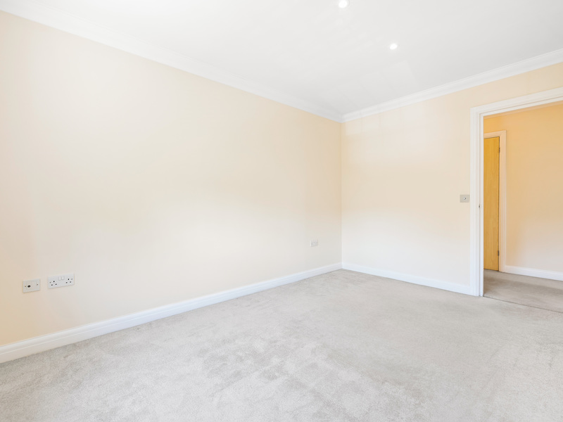 3 Bed Apartment To Rent in Redhill