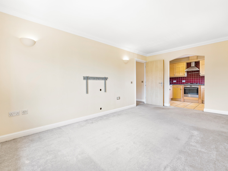 3 Bed Apartment To Rent in Redhill