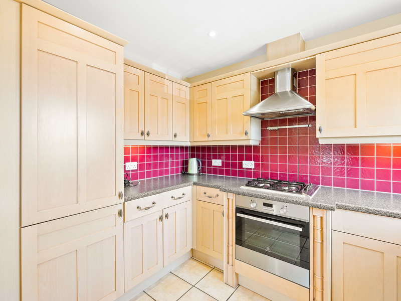 3 bed Apartment For Sale in Redhill, Surrey - 3
