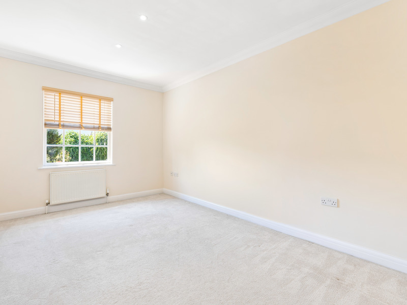 3 Bed Apartment To Rent in Redhill