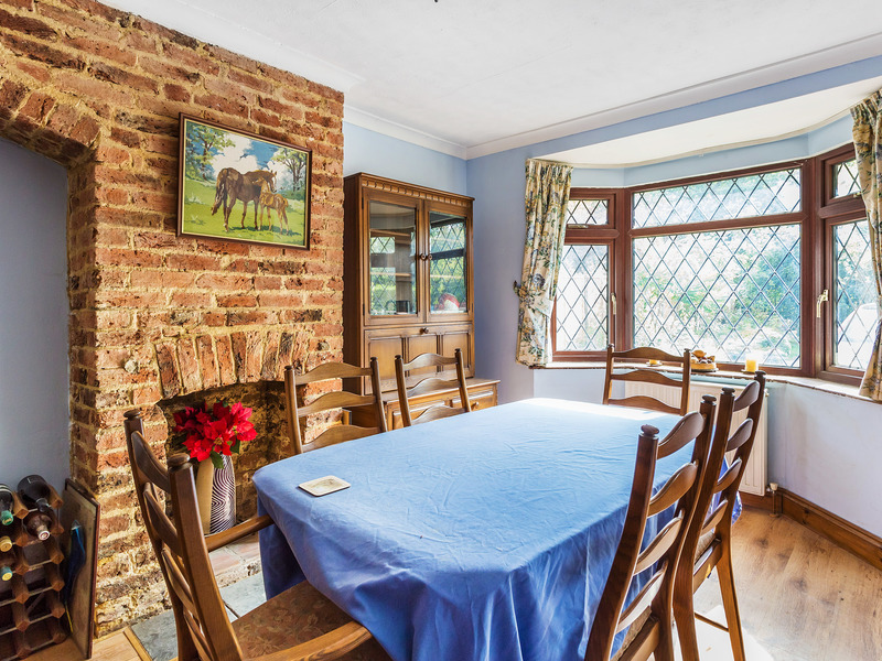 4 bed House - Detached For Sale in Horley, Surrey - 2