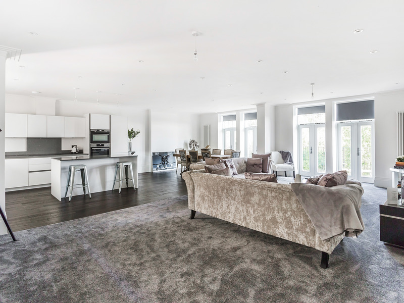 2 bed Apartment For Rent in Horley, Surrey - 3
