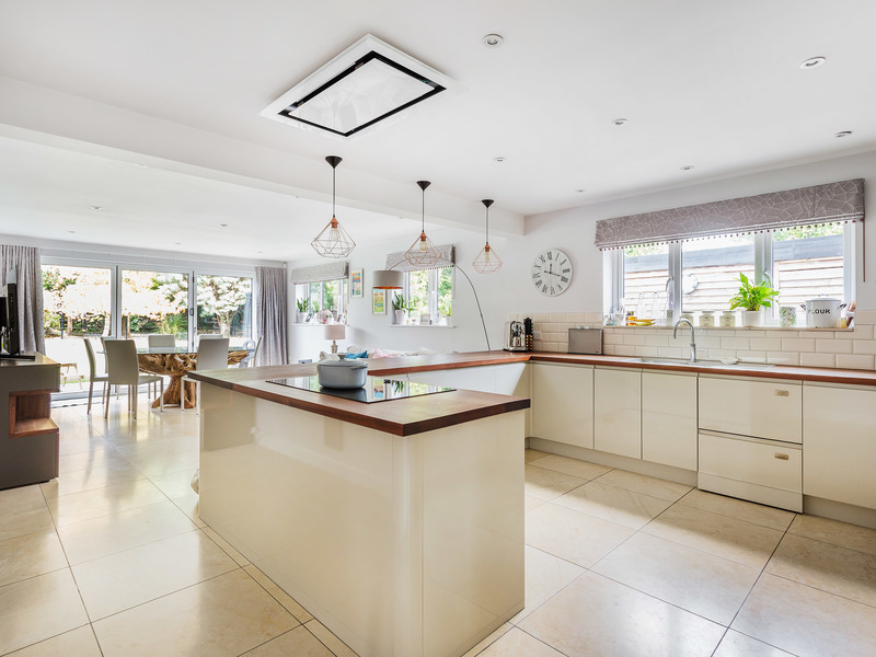 3 bed Bungalow - Detached For Sale in Horley, Surrey - 3