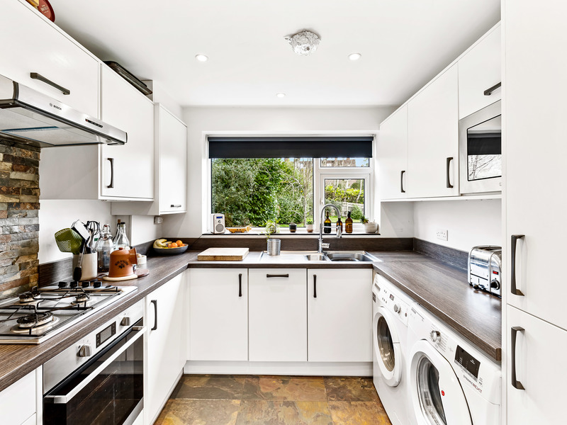 2 bed Maisonette For Sale in Reigate, Surrey