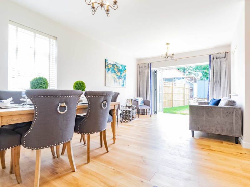 5 bed House - Detached For Sale in Horley, Surrey - 3