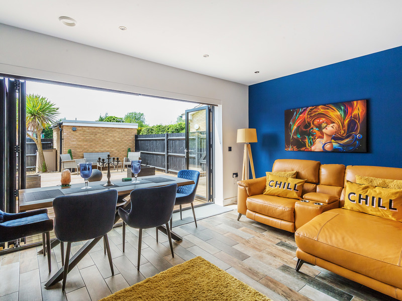 3 bed House - Terrace For Sale in Redhill, Surrey