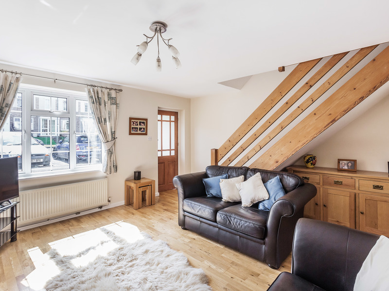 3 bed House - Terrace For Sale in Redhill, Surrey - 3