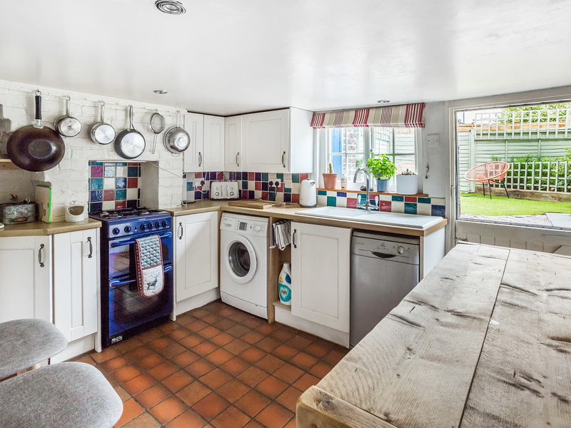 2 bed House - Terrace For Sale in Reigate, Surrey - 3