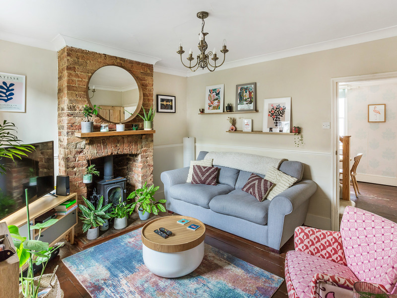 2 bed House - Terrace For Sale in Reigate, Surrey - 2