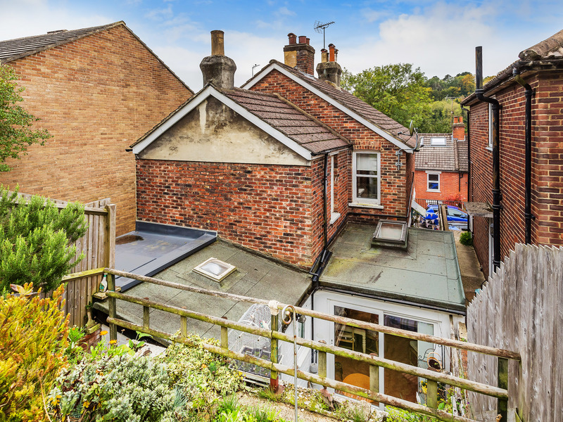 2 Bed House Semi For Sale in Caterham