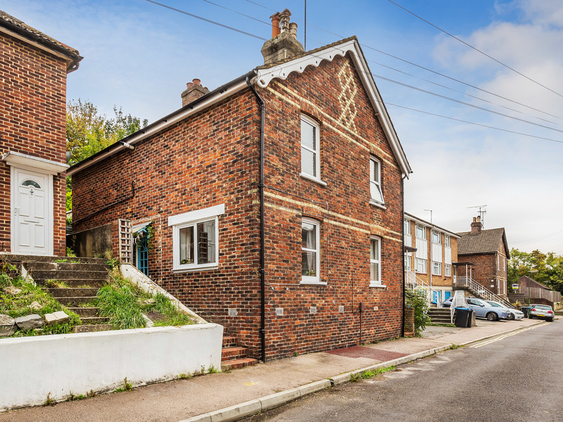 2 Bed House Semi For Sale in Caterham