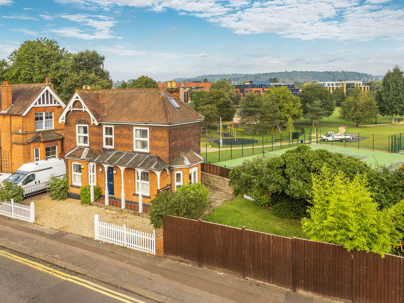 3 Bed House Detached For Sale in Redhill