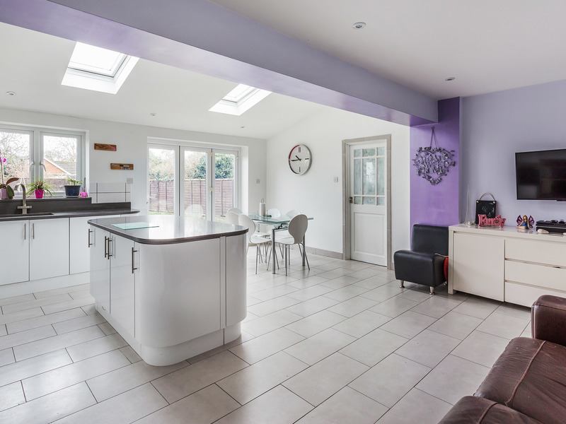 3 bed House - Semi For Sale in Betchworth, Surrey - 3