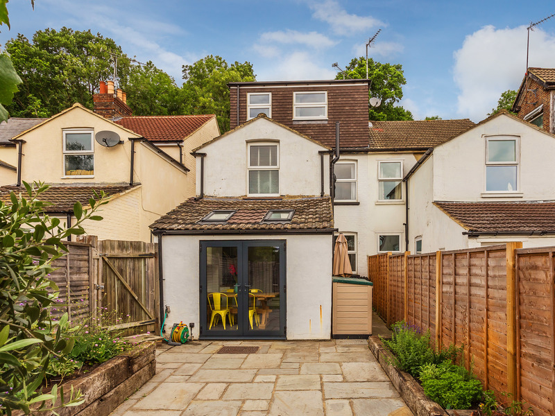 4 bed House - Semi For Sale in Redhill, Surrey - 2
