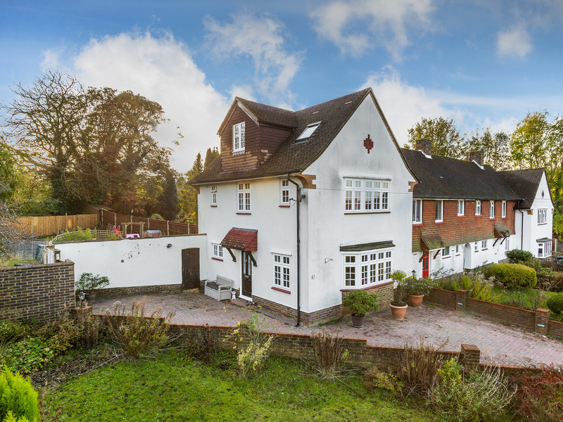 4 bed House - End Terrace For Sale in Epsom, Surrey