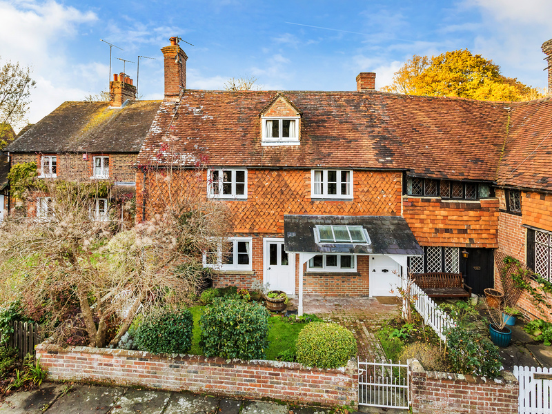 4 bed House - Semi For Sale in Old Ifield, West Sussex / Surrey Border