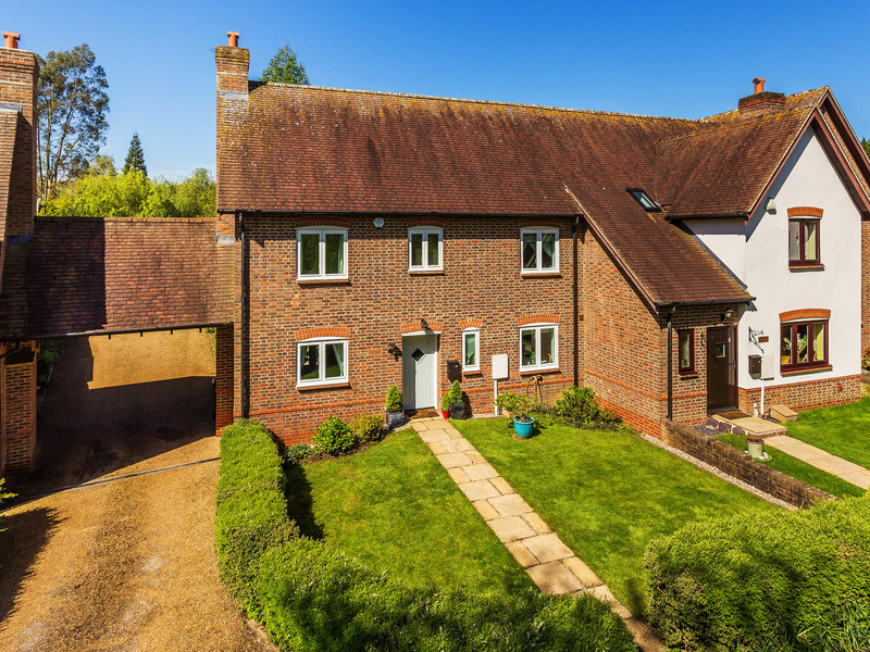 3 Bed House Semi For Sale in Charlwood