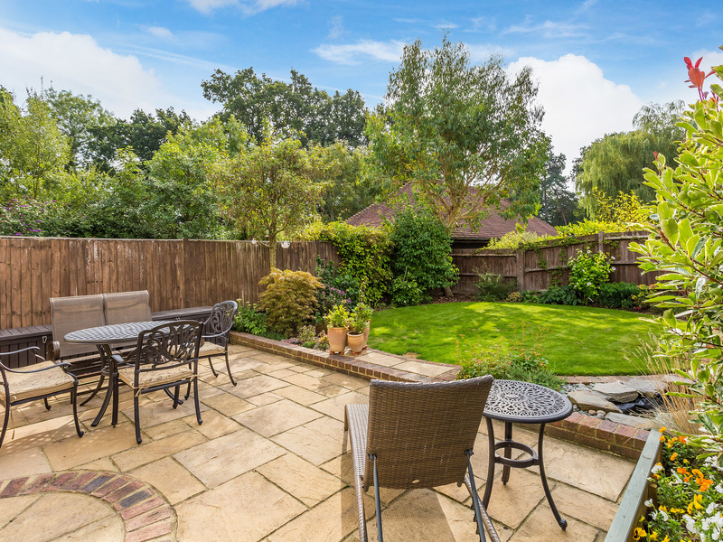 3 bed House - Semi For Sale in Horley, Surrey - 3