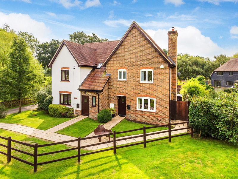 3 bed House - Semi For Sale in Horley, Surrey