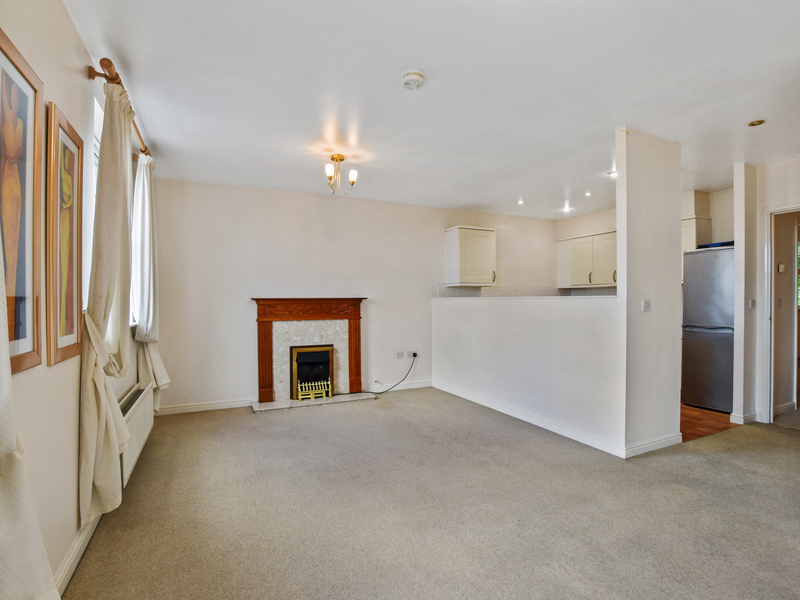 2 bed Apartment For Sale in Crawley, West Sussex - 3