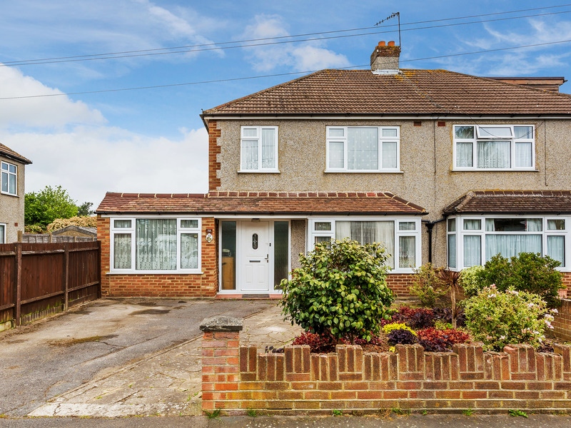 4 bed House - Semi For Sale in Reigate, Surrey