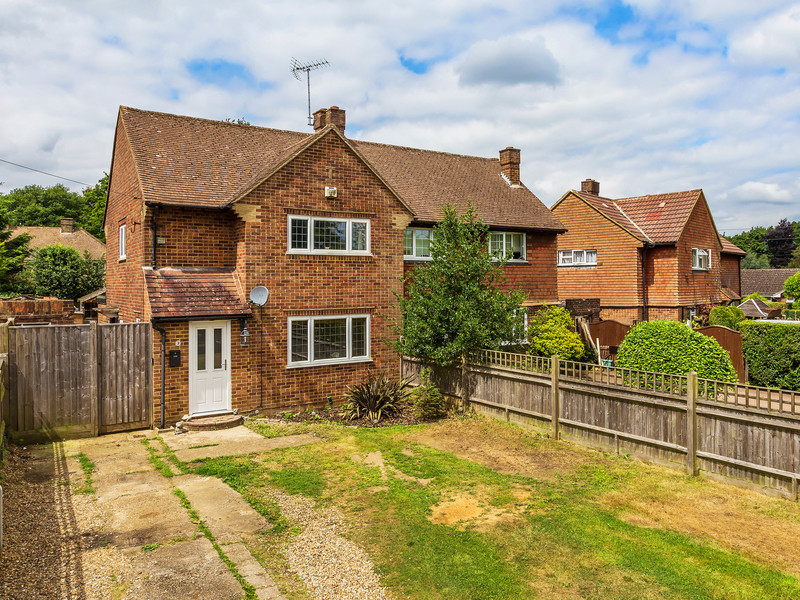 2 bed House - Semi For Sale in Epsom, Surrey - 2