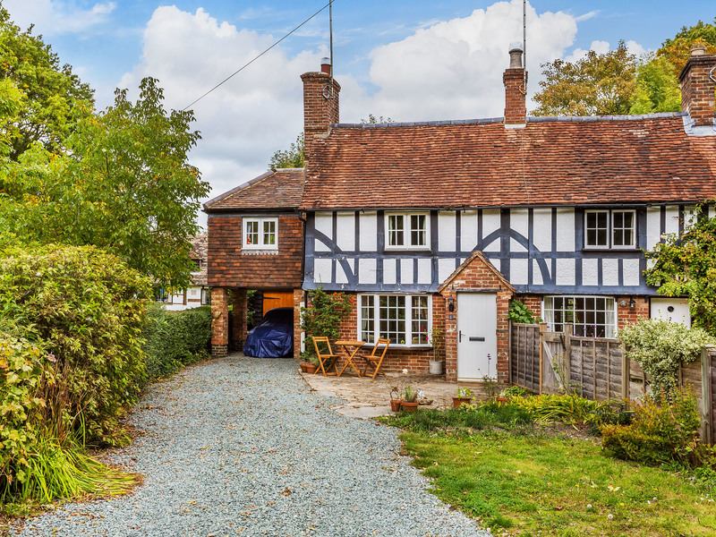2 bed Cottage For Sale in Horley, Surrey