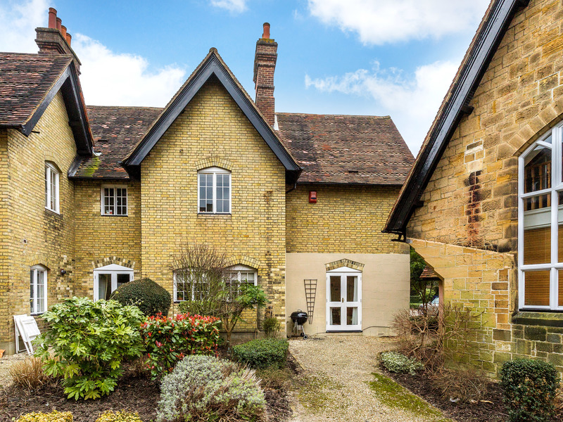 2 bed House - End Terrace For Sale in Central Reigate, Surrey