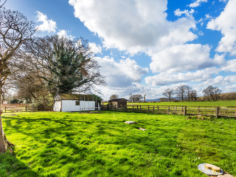 2 Bed House Detached For Sale in Newdigate