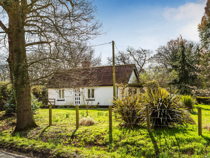 2 Bed House Detached For Sale in Newdigate