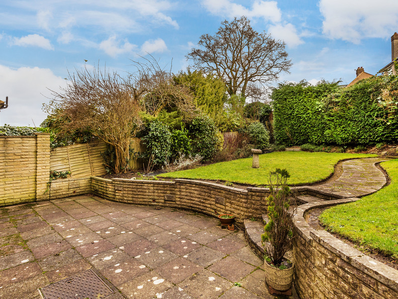 3 bed House - Semi For Sale in Redhill, Surrey - 3