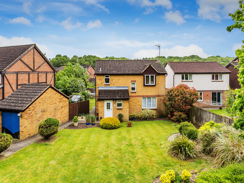 3 Bed House Detached For Sale in Dorking