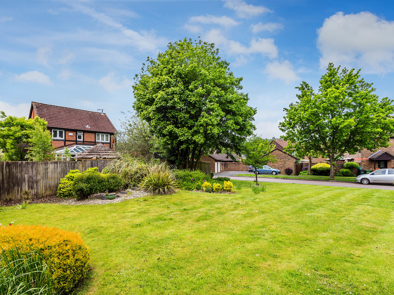 3 Bed House Detached For Sale in Dorking