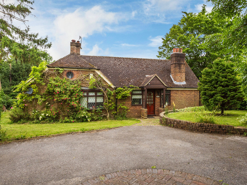 4 Bed House Detached For Sale in Redhill