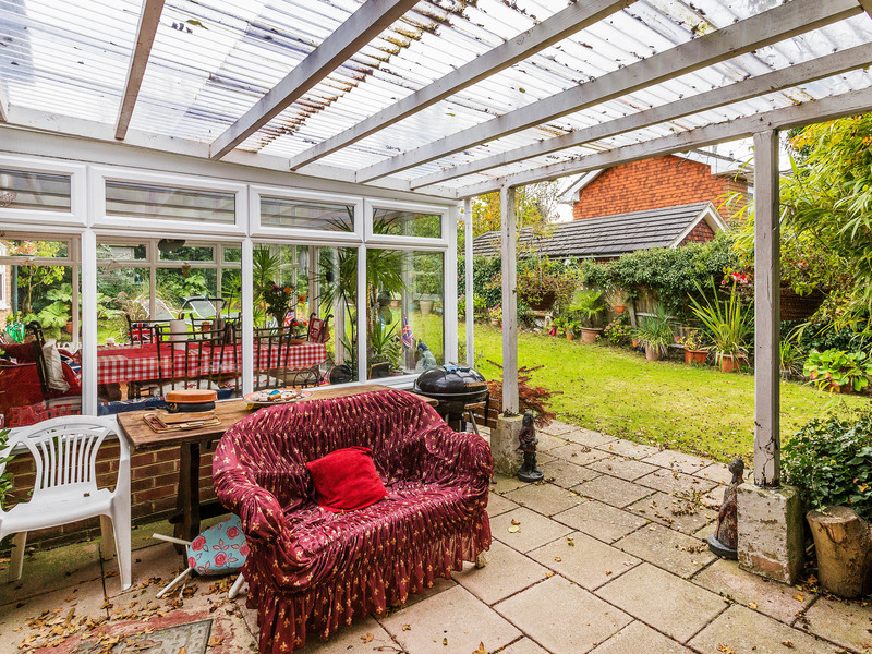 4 bed House - Detached For Sale in Edenbridge, Kent - 2