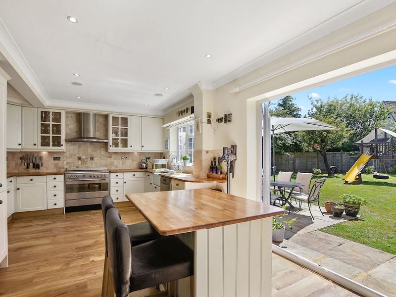 6 bed House - Detached For Sale in Horsham, West Sussex - 2