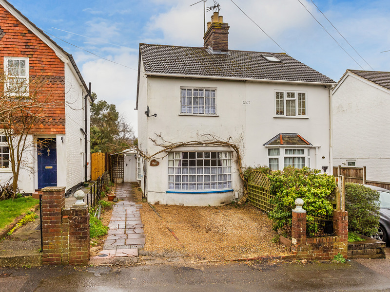 2 bed House - Semi For Sale in Redhill, Surrey