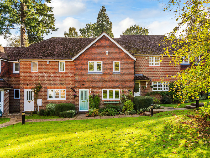 2 bed House - End Terrace For Sale in Dorking, Surrey