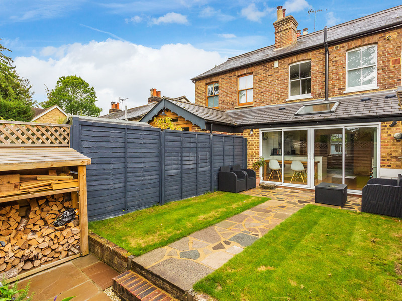 2 bed Cottage For Sale in Reigate, Surrey