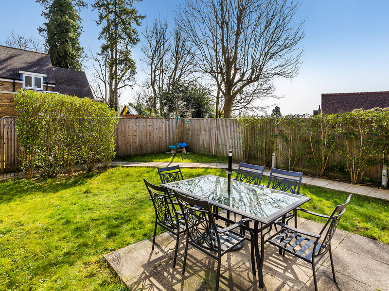 2 bed House - Semi For Sale in Reigate, Surrey - 3