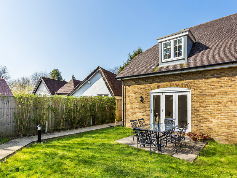2 bed House - Semi For Sale in Reigate, Surrey - 2