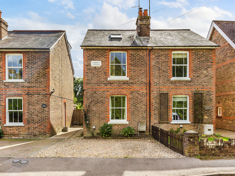 3 bed House - Semi For Sale in Horley, Surrey