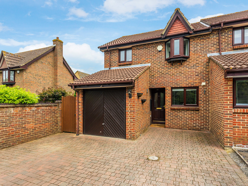 3 bed House - End Terrace For Sale in Croydon, Surrey