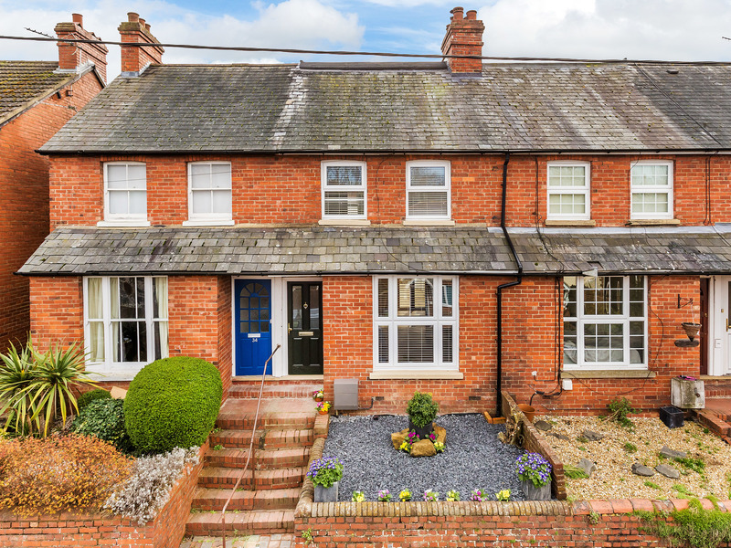 3 bed House - End Terrace For Sale in Dorking, Surrey
